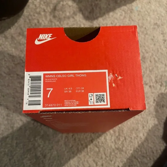 Nike Black Textured Flip Flops with white swoosh size 7 new with tag. - Picture 3 of 4